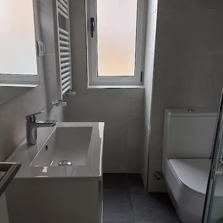 Apartment En Soleado Y Con Terraza. *